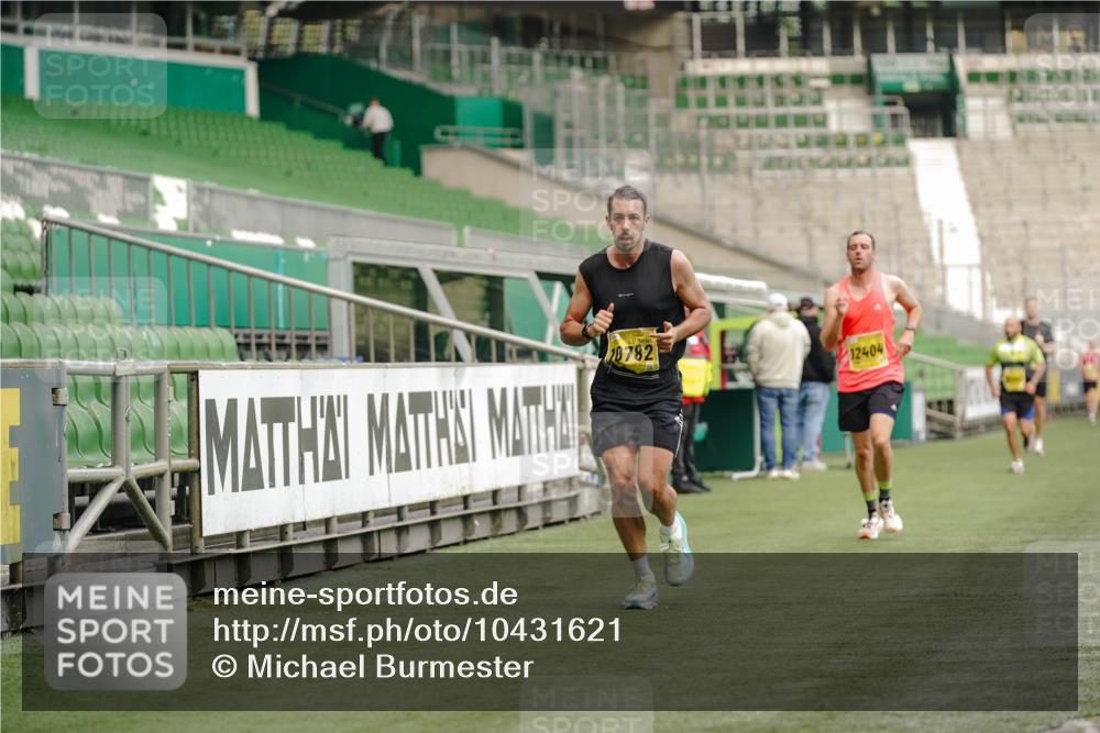 13.09.2026 - 21. swb-Marathon Bremen Michael Burmester http://msf.ph/oto/10431621 13.09.2026 10:22:57 Laufen im Stadion 10235, 10302, 10341, 10441, 10575, 10592, 10782, 10926, 11083, 11127, 11198, 11227, 11338, 11454, 11619, 11713, 11721, 11738, 11854, 11916, 11944, 12003, 12053, 12209, 12339, 12370, 12395, 12404, 12520, 12538, 13507, 13513, 13519, 13535, 13539, 13551, 13553, 13556, 13559, 13563, 13568, 13584, 13587, 13608, 13616, 13636, 13641, 13642, 10366, 10475, 11481, 11652, 13530, 13533, 13534, 13536, 13541, 13543, 13564 meine-sportfotos.de