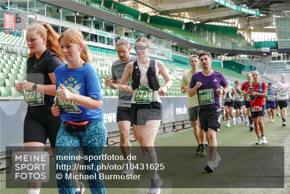 13.09.2026 - 21. swb-Marathon Bremen Michael Burmester http://msf.ph/oto/10431625 13.09.2026 13:29:02 Laufen im Stadion 111, 171, 220, 422, 476, 478, 685, 726, 729, 754, 829, 888, 925, 986, 1079, 1217, 1220, 1242, 1270, 1298, 1325, 1384, 1496, 1615, 1741, 1777, 1886, 1958, 1984, 2236, 2238, 2326, 2365, 2436, 2472, 2502, 2546, 2574, 2593, 2740, 2743, 2830, 2862, 2868, 2924, 2991, 3020, 3053, 3061, 3129, 3154, 3238, 3274, 3286, 3321, 3361, 3563, 3589, 3594, 3595, 3605, 3678, 3694, 3755, 3758, 3798, 3826, 3853, 3885, 3898, 3953, 3965, 3971, 3987, 4011, 4108, 4238, 4457, 4660 meine-sportfotos.de
