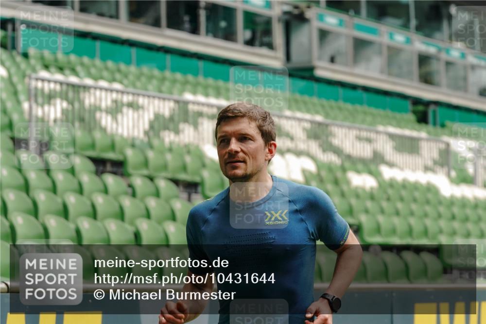 13.09.2026 - 21. swb-Marathon Bremen Michael Burmester http://msf.ph/oto/10431644 13.09.2026 12:27:52 Laufen im Stadion 103, 238, 322, 358, 420, 553, 574, 649, 841, 1161, 1253, 1256, 1352, 1391, 1428, 1525, 1724, 1783, 1917, 2032, 3662, 4264, 149, 289, 798, 814, 1313, 1483, 1490, 1544, 1567 meine-sportfotos.de