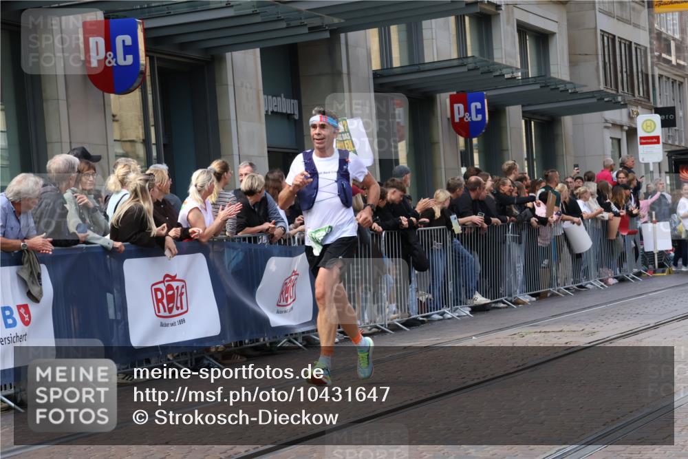13.09.2026 - 21. swb-Marathon Bremen Strokosch-Dieckow http://msf.ph/oto/10431647 13.09.2026 13:11:27 Ziel 826, 863, 4368, 4651, 5521, 5585, 5893, 6059, 6668, 8982, 8996, 9398, 13055, 382, 1349, 2087, 3440, 3448, 3484, 3647, 3899, 4429, 6274, 7109, 8474, 9291, 9618, 9762 meine-sportfotos.de