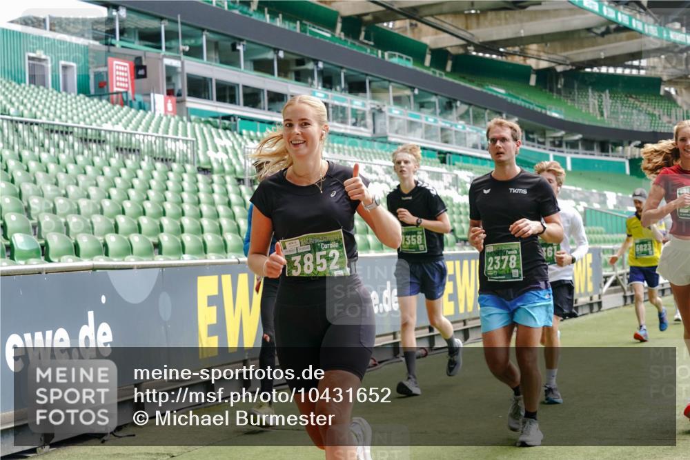13.09.2026 - 21. swb-Marathon Bremen Michael Burmester http://msf.ph/oto/10431652 13.09.2026 13:04:20 Laufen im Stadion 178, 209, 210, 488, 534, 565, 596, 725, 762, 881, 940, 1014, 1239, 1307, 1343, 1373, 1456, 1458, 1460, 1479, 1611, 1627, 1649, 1653, 1656, 1687, 1771, 1780, 1914, 1932, 1941, 2023, 2126, 2223, 2369, 2430, 2434, 2452, 2513, 2625, 2723, 2851, 2867, 2872, 2891, 2900, 2910, 2919, 2934, 2957, 2959, 2977, 3028, 3135, 3217, 3320, 3343, 3360, 3402, 3419, 3425, 3454, 3460, 3510, 3521, 3579, 3597, 3618, 3796, 3846, 3859, 3909, 3970, 4077, 242 meine-sportfotos.de