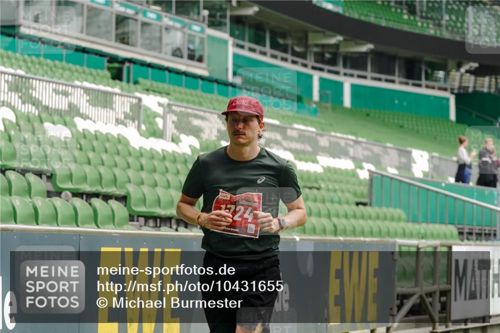 13.09.2026 - 21. swb-Marathon Bremen Michael Burmester http://msf.ph/oto/10431655 13.09.2026 12:27:53 Laufen im Stadion 103, 238, 322, 358, 420, 553, 574, 649, 841, 1161, 1253, 1256, 1352, 1391, 1428, 1525, 1724, 1783, 1917, 2032, 3662, 4264, 149, 289, 798, 814, 1313, 1483, 1490, 1544, 1567 meine-sportfotos.de