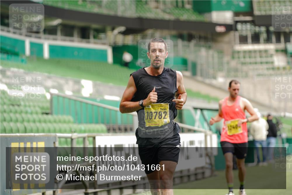 13.09.2026 - 21. swb-Marathon Bremen Michael Burmester http://msf.ph/oto/10431661 13.09.2026 10:23:00 Laufen im Stadion 10235, 10302, 10341, 10441, 10575, 10592, 10782, 10926, 11083, 11127, 11198, 11227, 11338, 11426, 11454, 11619, 11713, 11721, 11738, 11854, 11916, 11944, 12003, 12053, 12144, 12209, 12339, 12370, 12395, 12404, 12520, 12538, 13507, 13513, 13519, 13535, 13539, 13551, 13553, 13556, 13559, 13563, 13584, 13587, 13608, 13616, 13636, 13641, 13642, 10366, 10475, 11481, 11652, 13530, 13533, 13534, 13536, 13541, 13564 meine-sportfotos.de