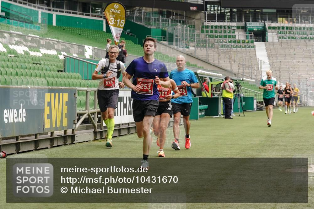 13.09.2026 - 21. swb-Marathon Bremen Michael Burmester http://msf.ph/oto/10431670 13.09.2026 12:27:55 Laufen im Stadion 103, 238, 322, 358, 420, 553, 574, 649, 841, 1161, 1253, 1256, 1352, 1391, 1428, 1525, 1724, 1783, 1917, 2032, 3662, 4264, 149, 289, 798, 814, 1313, 1483, 1490, 1544, 1567 meine-sportfotos.de