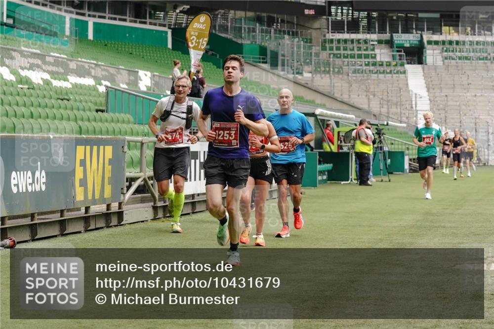 13.09.2026 - 21. swb-Marathon Bremen Michael Burmester http://msf.ph/oto/10431679 13.09.2026 12:27:55 Laufen im Stadion 103, 238, 322, 358, 420, 553, 574, 649, 841, 1161, 1253, 1256, 1352, 1391, 1428, 1525, 1724, 1783, 1917, 2032, 3662, 4264, 149, 289, 798, 814, 1313, 1483, 1490, 1544, 1567 meine-sportfotos.de