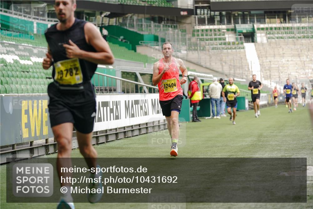 13.09.2026 - 21. swb-Marathon Bremen Michael Burmester http://msf.ph/oto/10431692 13.09.2026 10:23:01 Laufen im Stadion 10235, 10302, 10341, 10441, 10575, 10592, 10782, 10926, 11083, 11127, 11198, 11227, 11338, 11373, 11426, 11454, 11619, 11713, 11721, 11738, 11854, 11916, 11944, 12003, 12053, 12144, 12209, 12339, 12370, 12395, 12404, 12538, 13507, 13513, 13519, 13535, 13539, 13551, 13553, 13556, 13559, 13563, 13584, 13587, 13608, 13616, 13636, 13641, 13642, 10366, 10475, 11481, 11652, 13530, 13533, 13534, 13536, 13541, 13564 meine-sportfotos.de