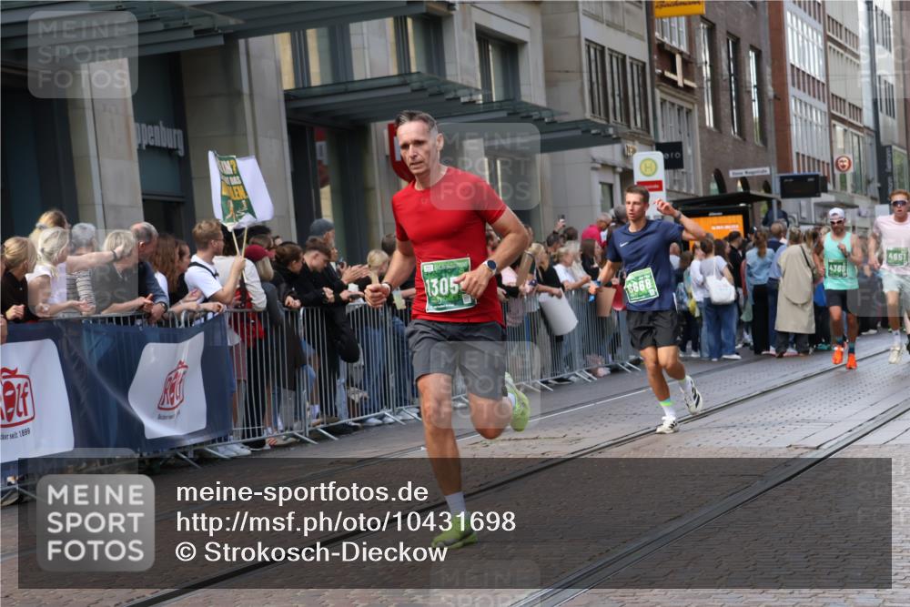 13.09.2026 - 21. swb-Marathon Bremen Strokosch-Dieckow http://msf.ph/oto/10431698 13.09.2026 13:11:29 Ziel 826, 863, 4368, 4651, 4698, 5521, 5585, 5893, 6059, 6668, 8996, 9398, 13055, 382, 1349, 2087, 3440, 3448, 3484, 3899, 4429, 6274, 7109, 8474, 8982, 9291, 9618, 9762 meine-sportfotos.de