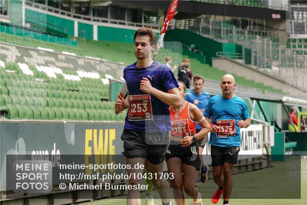 13.09.2026 - 21. swb-Marathon Bremen Michael Burmester http://msf.ph/oto/10431703 13.09.2026 12:27:56 Laufen im Stadion 103, 238, 322, 358, 420, 553, 574, 649, 841, 1161, 1253, 1256, 1352, 1391, 1428, 1525, 1724, 1783, 1917, 2032, 3662, 4264, 149, 289, 798, 814, 1313, 1483, 1490, 1544, 1567 meine-sportfotos.de