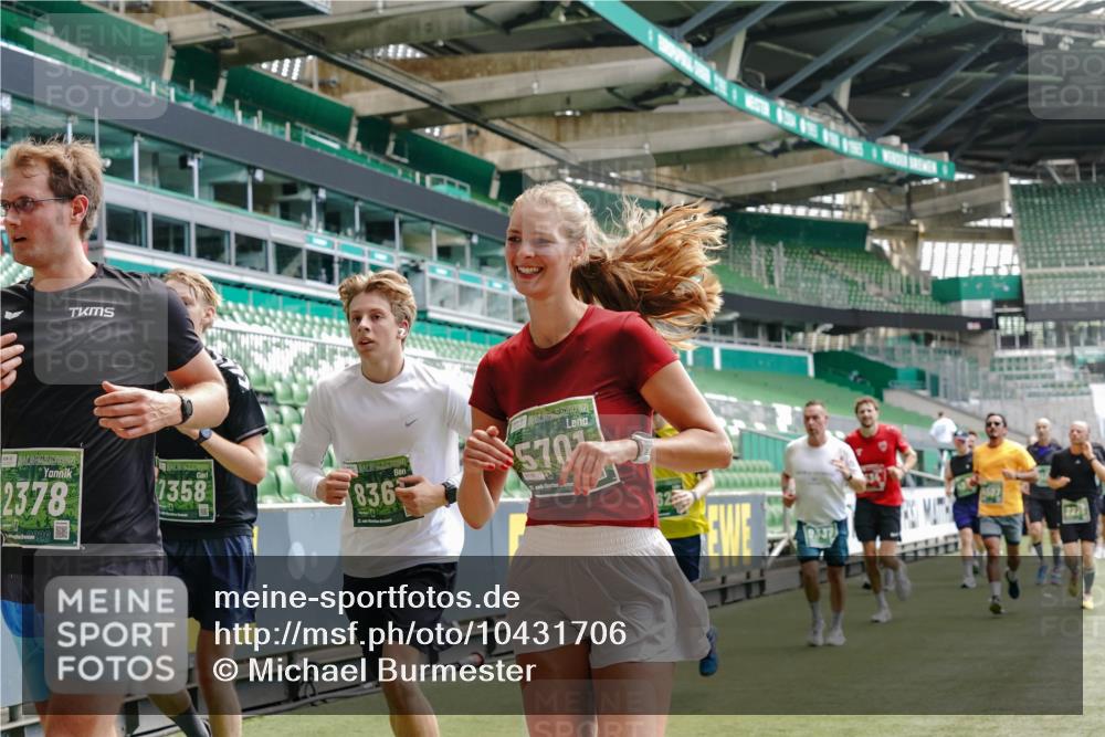 13.09.2026 - 21. swb-Marathon Bremen Michael Burmester http://msf.ph/oto/10431706 13.09.2026 13:04:22 Laufen im Stadion 178, 209, 210, 488, 534, 565, 596, 725, 762, 881, 940, 1014, 1239, 1307, 1343, 1373, 1456, 1458, 1460, 1479, 1611, 1627, 1649, 1653, 1656, 1687, 1771, 1780, 1914, 1932, 1941, 2023, 2089, 2126, 2223, 2369, 2430, 2434, 2452, 2513, 2602, 2625, 2723, 2851, 2867, 2872, 2891, 2910, 2919, 2934, 2957, 2959, 2977, 3028, 3135, 3217, 3320, 3343, 3360, 3402, 3419, 3425, 3454, 3460, 3510, 3521, 3579, 3597, 3618, 3796, 3846, 3859, 3909, 3970, 4077, 242 meine-sportfotos.de