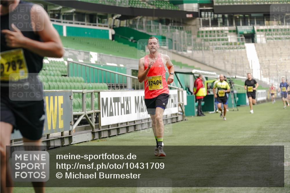 13.09.2026 - 21. swb-Marathon Bremen Michael Burmester http://msf.ph/oto/10431709 13.09.2026 10:23:02 Laufen im Stadion 10235, 10302, 10341, 10441, 10575, 10592, 10782, 10926, 11083, 11127, 11198, 11227, 11338, 11373, 11426, 11454, 11619, 11713, 11721, 11738, 11854, 11916, 11944, 12003, 12053, 12144, 12209, 12339, 12370, 12395, 12404, 12538, 13507, 13513, 13519, 13535, 13539, 13551, 13553, 13556, 13559, 13563, 13584, 13587, 13608, 13616, 13636, 13641, 13642, 10366, 10475, 11481, 11652, 13530, 13533, 13534, 13536, 13541, 13564 meine-sportfotos.de
