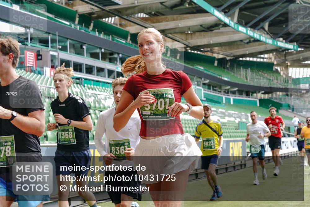 13.09.2026 - 21. swb-Marathon Bremen Michael Burmester http://msf.ph/oto/10431725 13.09.2026 13:04:22 Laufen im Stadion 178, 209, 210, 488, 534, 565, 596, 725, 762, 881, 940, 1014, 1239, 1307, 1343, 1373, 1456, 1458, 1460, 1479, 1611, 1627, 1649, 1653, 1656, 1687, 1771, 1780, 1914, 1932, 1941, 2023, 2089, 2126, 2223, 2369, 2430, 2434, 2452, 2513, 2602, 2625, 2723, 2851, 2867, 2872, 2891, 2910, 2919, 2934, 2957, 2959, 2977, 3028, 3135, 3217, 3320, 3343, 3360, 3402, 3419, 3425, 3454, 3460, 3510, 3521, 3579, 3597, 3618, 3796, 3846, 3859, 3909, 3970, 4077, 242 meine-sportfotos.de