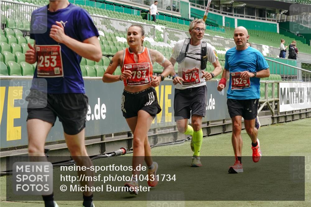 13.09.2026 - 21. swb-Marathon Bremen Michael Burmester http://msf.ph/oto/10431734 13.09.2026 12:27:58 Laufen im Stadion 103, 238, 322, 358, 420, 553, 574, 649, 841, 1161, 1253, 1256, 1352, 1391, 1428, 1525, 1724, 1783, 1917, 2032, 3662, 4264, 149, 289, 798, 814, 1313, 1483, 1490, 1544, 1567 meine-sportfotos.de