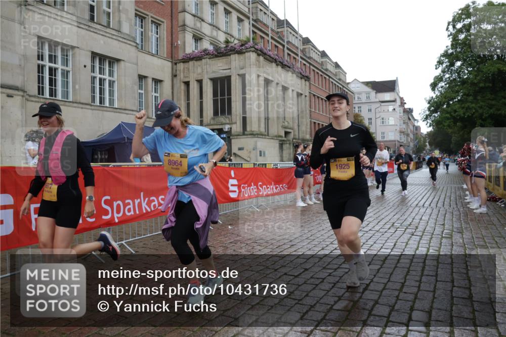13.09.2026 - Kiel Lauf Yannick Fuchs http://msf.ph/oto/10431736 13.09.2026 11:17:21 Ziel 7400, 9570, 608, 1925, 2050, 3995, 6977, 7800, 7880, 8630, 8964, 9428, 12226, 12370, 7720, 1925, 6977, 8964, 10554, 11584, 11926 meine-sportfotos.de
