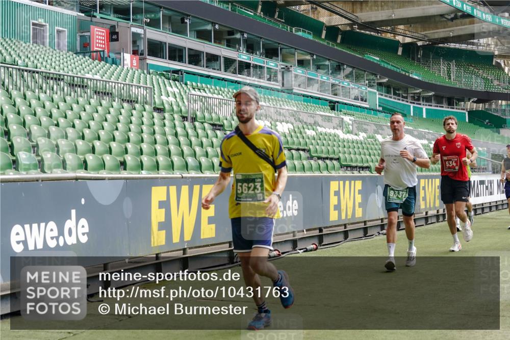 13.09.2026 - 21. swb-Marathon Bremen Michael Burmester http://msf.ph/oto/10431763 13.09.2026 13:04:23 Laufen im Stadion 178, 209, 210, 488, 534, 536, 565, 596, 725, 762, 881, 940, 1014, 1239, 1307, 1343, 1373, 1456, 1458, 1460, 1479, 1611, 1627, 1649, 1653, 1656, 1687, 1771, 1780, 1914, 1932, 1941, 2023, 2089, 2126, 2223, 2369, 2430, 2434, 2452, 2513, 2602, 2625, 2723, 2851, 2867, 2872, 2891, 2910, 2919, 2934, 2957, 2959, 2977, 3028, 3135, 3217, 3320, 3343, 3360, 3402, 3419, 3425, 3454, 3460, 3510, 3521, 3579, 3597, 3618, 3796, 3846, 3859, 3909, 3970, 4077, 242 meine-sportfotos.de