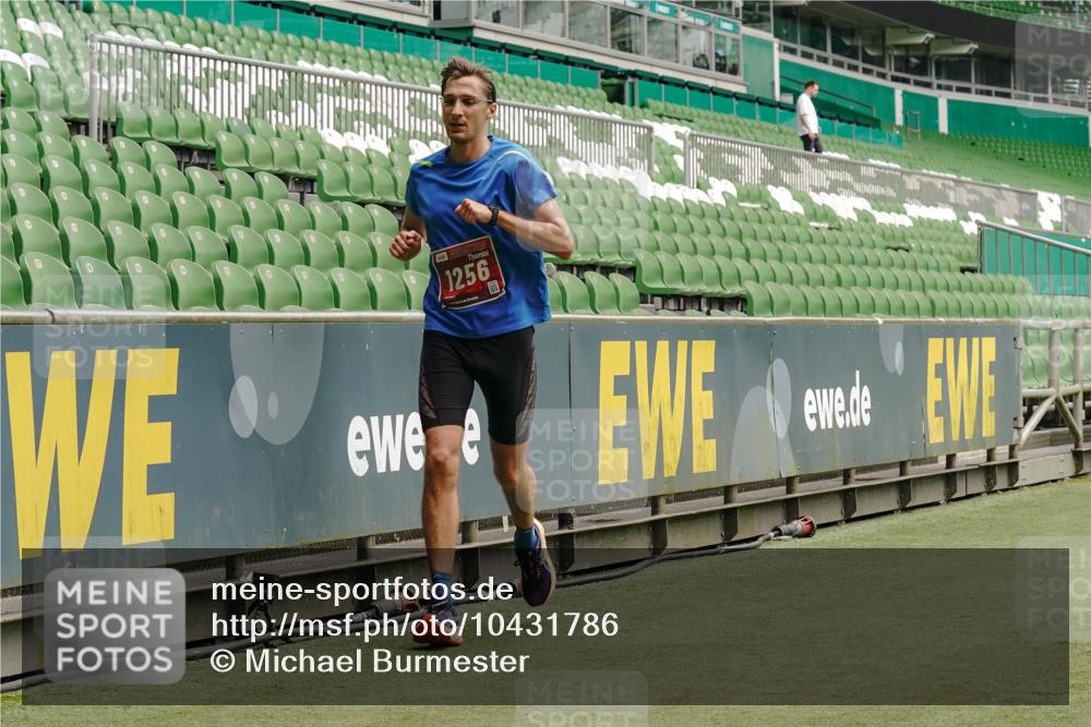 13.09.2026 - 21. swb-Marathon Bremen Michael Burmester http://msf.ph/oto/10431786 13.09.2026 12:28:01 Laufen im Stadion 103, 238, 358, 420, 553, 574, 649, 719, 959, 1161, 1253, 1256, 1352, 1391, 1428, 1525, 1724, 1783, 1917, 2032, 3662, 4264, 149, 289, 798, 814, 1313, 1483, 1490, 1544, 1567 meine-sportfotos.de
