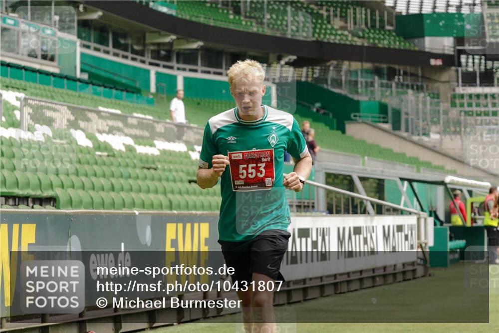 13.09.2026 - 21. swb-Marathon Bremen Michael Burmester http://msf.ph/oto/10431807 13.09.2026 12:28:04 Laufen im Stadion 103, 238, 358, 420, 553, 574, 649, 719, 959, 1161, 1253, 1256, 1352, 1391, 1428, 1525, 1724, 1783, 1917, 2032, 3662, 4264, 149, 289, 798, 814, 1313, 1483, 1490, 1544, 1567 meine-sportfotos.de
