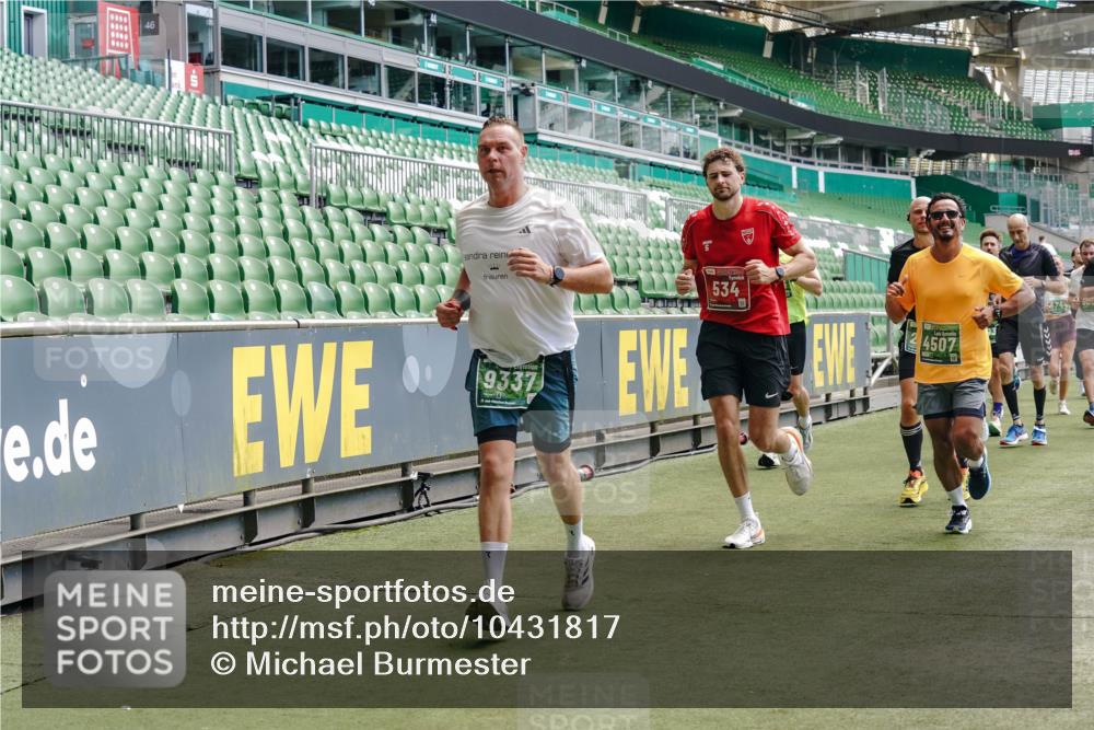 13.09.2026 - 21. swb-Marathon Bremen Michael Burmester http://msf.ph/oto/10431817 13.09.2026 13:04:25 Laufen im Stadion 178, 209, 210, 488, 534, 536, 565, 596, 725, 762, 881, 940, 1014, 1239, 1307, 1343, 1373, 1456, 1458, 1479, 1611, 1627, 1649, 1653, 1656, 1687, 1771, 1780, 1914, 1932, 1941, 2023, 2089, 2126, 2223, 2369, 2430, 2434, 2452, 2513, 2602, 2625, 2723, 2851, 2867, 2872, 2891, 2910, 2919, 2934, 2957, 2959, 2977, 3028, 3135, 3217, 3320, 3343, 3360, 3402, 3419, 3425, 3454, 3460, 3510, 3521, 3579, 3597, 3618, 3796, 3846, 3859, 3909, 4077, 242 meine-sportfotos.de