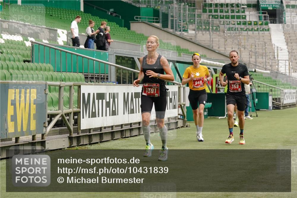 13.09.2026 - 21. swb-Marathon Bremen Michael Burmester http://msf.ph/oto/10431839 13.09.2026 12:28:08 Laufen im Stadion 103, 238, 358, 420, 553, 574, 649, 719, 959, 1161, 1253, 1256, 1352, 1391, 1428, 1525, 1724, 1783, 1917, 2032, 3662, 4264, 149, 289, 798, 814, 1313, 1483, 1490, 1544 meine-sportfotos.de