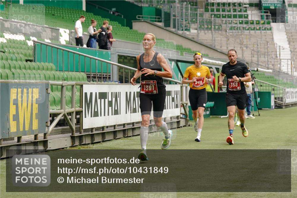 13.09.2026 - 21. swb-Marathon Bremen Michael Burmester http://msf.ph/oto/10431849 13.09.2026 12:28:08 Laufen im Stadion 103, 238, 358, 420, 553, 574, 649, 719, 959, 1161, 1253, 1256, 1352, 1391, 1428, 1525, 1724, 1783, 1917, 2032, 3662, 4264, 149, 289, 798, 814, 1313, 1483, 1490, 1544 meine-sportfotos.de