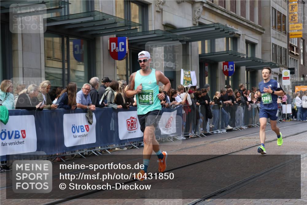 13.09.2026 - 21. swb-Marathon Bremen Strokosch-Dieckow http://msf.ph/oto/10431850 13.09.2026 13:11:35 Ziel 493, 826, 863, 2444, 3336, 4283, 4368, 4651, 4698, 5521, 5585, 5893, 6059, 6668, 7621, 8996, 9398, 13055, 382, 1349, 2087, 3899, 6274, 7109, 8982, 9291, 9618 meine-sportfotos.de