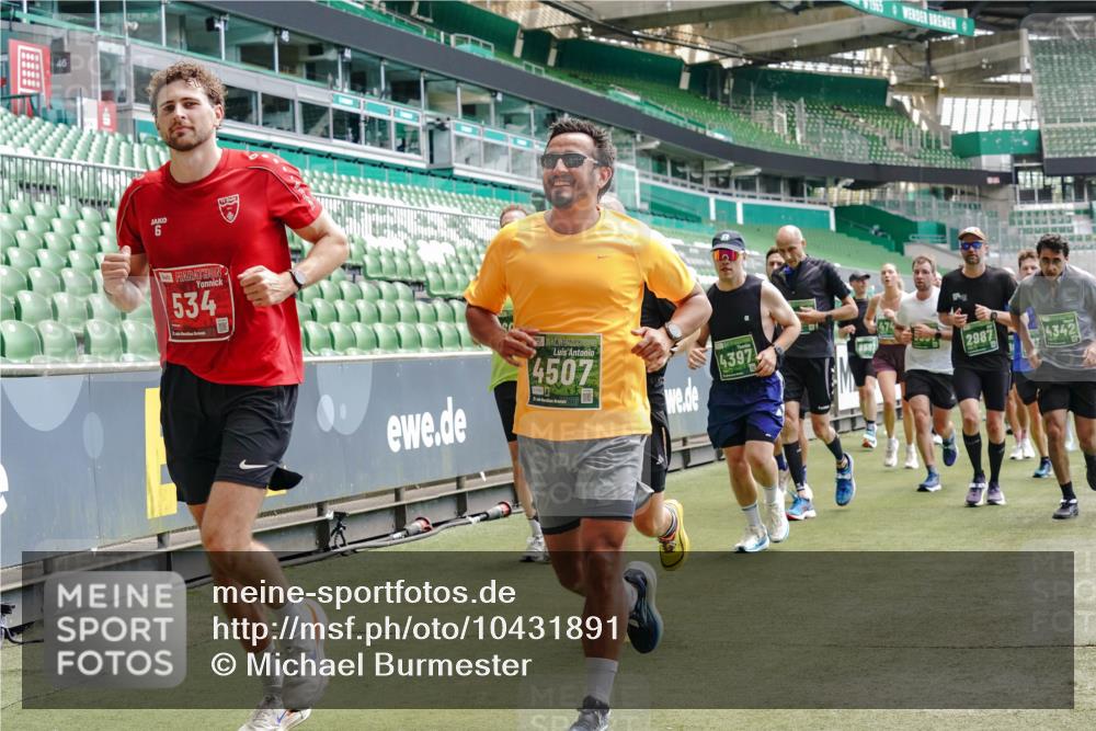 13.09.2026 - 21. swb-Marathon Bremen Michael Burmester http://msf.ph/oto/10431891 13.09.2026 13:04:27 Laufen im Stadion 178, 209, 210, 488, 534, 536, 565, 596, 725, 762, 881, 940, 1014, 1239, 1307, 1343, 1373, 1456, 1458, 1479, 1627, 1649, 1653, 1656, 1687, 1771, 1780, 1914, 1932, 1941, 2023, 2089, 2126, 2223, 2369, 2430, 2434, 2452, 2513, 2602, 2625, 2723, 2742, 2764, 2851, 2867, 2872, 2891, 2910, 2919, 2934, 2957, 2959, 2977, 2985, 3028, 3135, 3217, 3320, 3343, 3360, 3402, 3419, 3425, 3454, 3460, 3510, 3521, 3579, 3597, 3618, 3796, 3846, 3859, 3909, 4077, 242 meine-sportfotos.de
