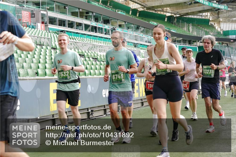 13.09.2026 - 21. swb-Marathon Bremen Michael Burmester http://msf.ph/oto/10431892 13.09.2026 13:29:13 Laufen im Stadion 111, 171, 220, 422, 476, 478, 685, 729, 754, 767, 829, 888, 925, 986, 1079, 1217, 1220, 1242, 1270, 1298, 1325, 1384, 1496, 1615, 1633, 1634, 1741, 1777, 1886, 1958, 1984, 2238, 2263, 2326, 2365, 2436, 2449, 2472, 2502, 2546, 2574, 2593, 2738, 2740, 2743, 2830, 2862, 2868, 2924, 2991, 3020, 3053, 3061, 3129, 3154, 3238, 3274, 3286, 3321, 3361, 3563, 3589, 3594, 3595, 3605, 3678, 3694, 3755, 3758, 3798, 3826, 3853, 3898, 3929, 3953, 3965, 3971, 3987, 4011, 4056, 4108, 4238 meine-sportfotos.de
