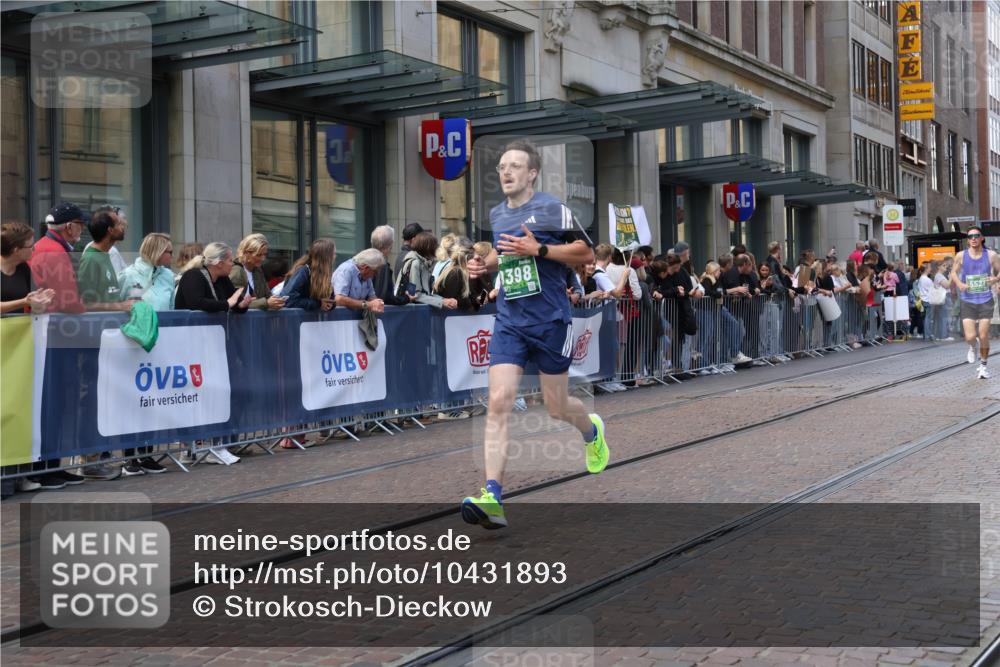 13.09.2026 - 21. swb-Marathon Bremen Strokosch-Dieckow http://msf.ph/oto/10431893 13.09.2026 13:11:37 Ziel 493, 826, 863, 2444, 2820, 3336, 3703, 4283, 4368, 4651, 4698, 5521, 5585, 5893, 6059, 6668, 7621, 8996, 9398, 13055, 382, 3899, 6059, 6274, 7109, 8982, 9291 meine-sportfotos.de