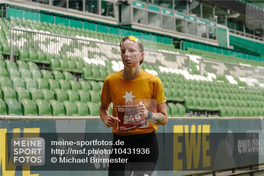 13.09.2026 - 21. swb-Marathon Bremen Michael Burmester http://msf.ph/oto/10431936 13.09.2026 12:28:14 Laufen im Stadion 103, 238, 358, 420, 553, 574, 649, 719, 959, 1161, 1253, 1256, 1352, 1391, 1428, 1525, 1724, 1783, 1917, 2032, 3662, 4264, 149, 289, 814, 968, 1313, 1483, 1490, 1544 meine-sportfotos.de