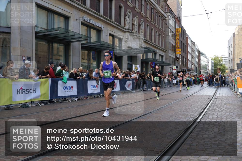 13.09.2026 - 21. swb-Marathon Bremen Strokosch-Dieckow http://msf.ph/oto/10431944 13.09.2026 13:11:40 Ziel 493, 826, 863, 2444, 2447, 2820, 3336, 3703, 4283, 4368, 4651, 4698, 5521, 5893, 5940, 6668, 6739, 7621, 8996, 9398, 13055, 382, 3899, 5585, 6059, 6274, 7109, 8982, 9291, 13055 meine-sportfotos.de