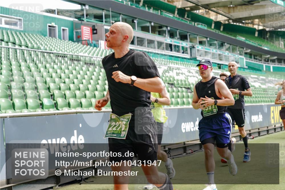 13.09.2026 - 21. swb-Marathon Bremen Michael Burmester http://msf.ph/oto/10431947 13.09.2026 13:04:28 Laufen im Stadion 178, 209, 210, 488, 534, 536, 565, 596, 725, 762, 881, 940, 1014, 1239, 1307, 1343, 1373, 1456, 1458, 1479, 1627, 1649, 1653, 1656, 1687, 1771, 1780, 1914, 1932, 1941, 2023, 2089, 2126, 2223, 2369, 2430, 2434, 2452, 2602, 2625, 2723, 2742, 2764, 2851, 2867, 2872, 2891, 2910, 2919, 2934, 2957, 2959, 2977, 2985, 3028, 3135, 3217, 3320, 3343, 3360, 3402, 3419, 3425, 3454, 3460, 3510, 3521, 3579, 3597, 3618, 3796, 3846, 3859, 3909, 4077, 242 meine-sportfotos.de