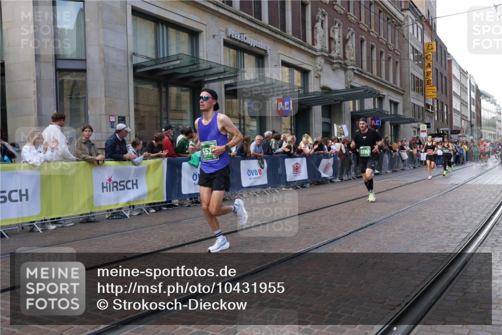 13.09.2026 - 21. swb-Marathon Bremen Strokosch-Dieckow http://msf.ph/oto/10431955 13.09.2026 13:11:40 Ziel 493, 826, 863, 2444, 2447, 2820, 3336, 3703, 4283, 4368, 4651, 4698, 5521, 5893, 5940, 6668, 6739, 7621, 8996, 9398, 13055, 382, 3899, 5585, 6059, 6274, 7109, 8982, 9291, 13055 meine-sportfotos.de