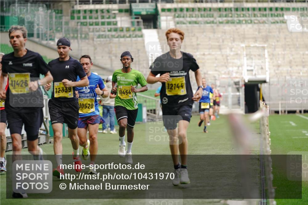 13.09.2026 - 21. swb-Marathon Bremen Michael Burmester http://msf.ph/oto/10431970 13.09.2026 10:23:22 Laufen im Stadion 10235, 10302, 10341, 10441, 10520, 10575, 10592, 10618, 10782, 10926, 11042, 11127, 11198, 11201, 11227, 11338, 11373, 11426, 11454, 11619, 11628, 11713, 11721, 11738, 11854, 11903, 11944, 12003, 12053, 12144, 12209, 12339, 12370, 12395, 12404, 12468, 12469, 12477, 12538, 13507, 13513, 13519, 13535, 13539, 13553, 13556, 13559, 13563, 13566, 13580, 13584, 13586, 13587, 13616, 13641, 13642, 10366, 10475, 11481, 11652, 13530, 13534, 13541 meine-sportfotos.de