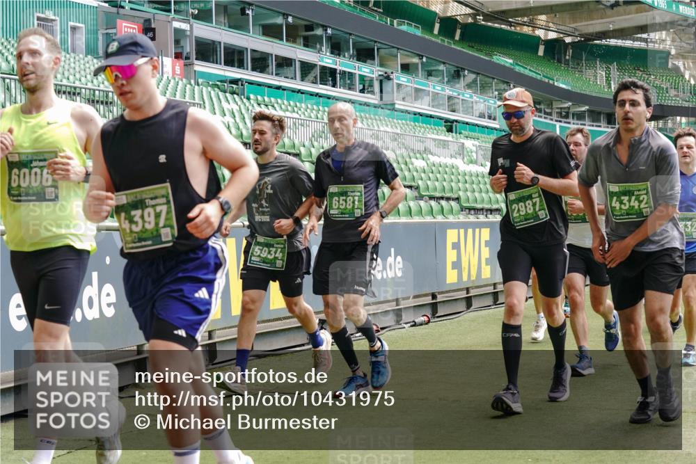 13.09.2026 - 21. swb-Marathon Bremen Michael Burmester http://msf.ph/oto/10431975 13.09.2026 13:04:29 Laufen im Stadion 178, 209, 210, 323, 488, 534, 536, 565, 596, 725, 762, 881, 940, 1014, 1239, 1307, 1343, 1373, 1456, 1458, 1479, 1627, 1649, 1653, 1656, 1687, 1771, 1780, 1914, 1932, 1941, 2023, 2089, 2126, 2223, 2369, 2430, 2434, 2452, 2602, 2625, 2723, 2742, 2764, 2851, 2867, 2872, 2891, 2910, 2919, 2934, 2957, 2959, 2977, 2985, 3028, 3135, 3217, 3320, 3343, 3360, 3402, 3419, 3425, 3454, 3460, 3510, 3521, 3579, 3597, 3618, 3796, 3846, 3859, 3909, 242 meine-sportfotos.de