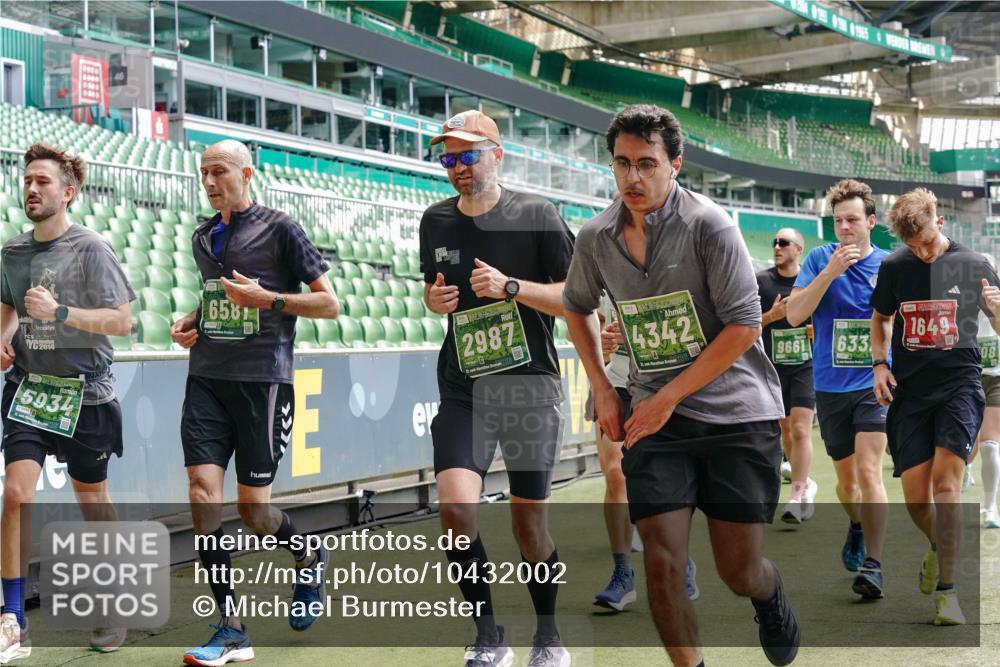 13.09.2026 - 21. swb-Marathon Bremen Michael Burmester http://msf.ph/oto/10432002 13.09.2026 13:04:30 Laufen im Stadion 178, 209, 210, 323, 488, 534, 536, 565, 596, 647, 725, 762, 881, 940, 1014, 1239, 1307, 1343, 1373, 1456, 1458, 1479, 1627, 1649, 1653, 1656, 1687, 1771, 1780, 1914, 1932, 1941, 2023, 2089, 2126, 2223, 2369, 2430, 2434, 2452, 2602, 2625, 2723, 2742, 2764, 2851, 2867, 2872, 2891, 2910, 2919, 2934, 2957, 2959, 2977, 2985, 3028, 3030, 3135, 3217, 3320, 3343, 3360, 3402, 3419, 3425, 3454, 3460, 3510, 3521, 3579, 3597, 3618, 3796, 3846, 3859, 3909, 242 meine-sportfotos.de