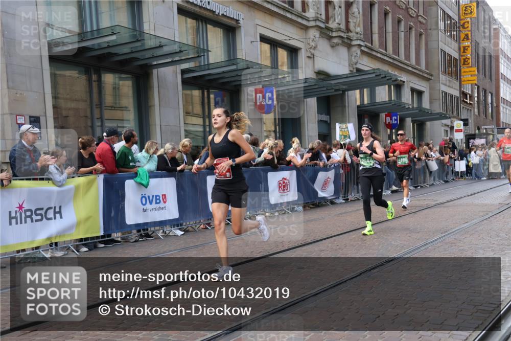 13.09.2026 - 21. swb-Marathon Bremen Strokosch-Dieckow http://msf.ph/oto/10432019 13.09.2026 13:11:44 Ziel 493, 826, 863, 2444, 2447, 2820, 3336, 3703, 4283, 4368, 4698, 5521, 5893, 5940, 6107, 6668, 6739, 7621, 9398, 13013, 382, 3899, 4651, 5585, 6059, 7109, 8982, 8996, 13055 meine-sportfotos.de