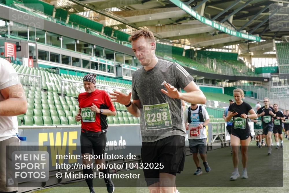 13.09.2026 - 21. swb-Marathon Bremen Michael Burmester http://msf.ph/oto/10432025 13.09.2026 13:29:23 Laufen im Stadion 111, 171, 220, 405, 422, 476, 478, 685, 729, 754, 767, 829, 925, 986, 1079, 1217, 1220, 1242, 1270, 1298, 1325, 1384, 1496, 1615, 1633, 1634, 1741, 1777, 1811, 1886, 1983, 2238, 2263, 2326, 2365, 2436, 2449, 2472, 2546, 2574, 2593, 2738, 2740, 2743, 2830, 2862, 2868, 2924, 2991, 3020, 3053, 3061, 3129, 3154, 3238, 3274, 3286, 3321, 3361, 3563, 3589, 3594, 3595, 3605, 3678, 3694, 3755, 3758, 3798, 3826, 3853, 3898, 3929, 3953, 3965, 3971, 3987, 4011, 4056, 4108, 4238 meine-sportfotos.de