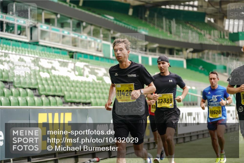 13.09.2026 - 21. swb-Marathon Bremen Michael Burmester http://msf.ph/oto/10432029 13.09.2026 10:23:24 Laufen im Stadion 10235, 10302, 10341, 10441, 10520, 10575, 10592, 10618, 10782, 10926, 11042, 11127, 11143, 11198, 11201, 11227, 11338, 11373, 11426, 11454, 11628, 11713, 11721, 11738, 11779, 11903, 11944, 12003, 12053, 12144, 12209, 12246, 12339, 12370, 12395, 12404, 12468, 12469, 12477, 12538, 13507, 13513, 13519, 13520, 13535, 13539, 13553, 13556, 13559, 13563, 13566, 13580, 13584, 13586, 13587, 13616, 13641, 13642, 10366, 10475, 11481, 11652, 13530, 13534, 13541 meine-sportfotos.de
