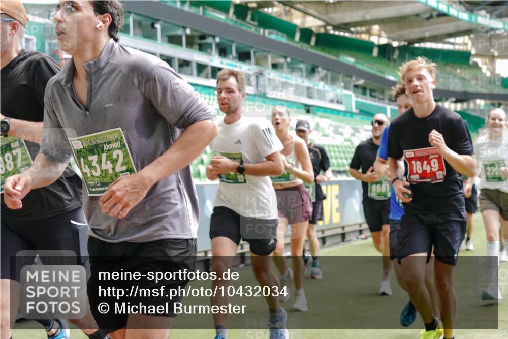 13.09.2026 - 21. swb-Marathon Bremen Michael Burmester http://msf.ph/oto/10432034 13.09.2026 13:04:30 Laufen im Stadion 178, 209, 210, 323, 488, 534, 536, 565, 596, 647, 725, 762, 881, 940, 1014, 1239, 1307, 1343, 1373, 1456, 1458, 1479, 1627, 1649, 1653, 1656, 1687, 1771, 1780, 1914, 1932, 1941, 2023, 2089, 2126, 2223, 2369, 2430, 2434, 2452, 2602, 2625, 2723, 2742, 2764, 2851, 2867, 2872, 2891, 2910, 2919, 2934, 2957, 2959, 2977, 2985, 3028, 3030, 3135, 3217, 3320, 3343, 3360, 3402, 3419, 3425, 3454, 3460, 3510, 3521, 3579, 3597, 3618, 3796, 3846, 3859, 3909, 242 meine-sportfotos.de