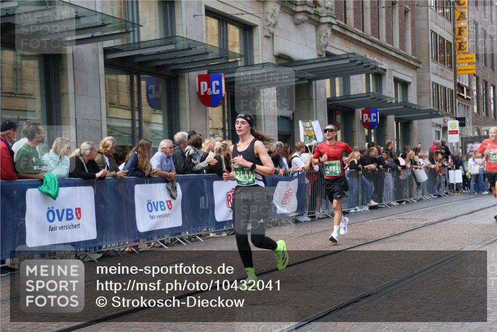 13.09.2026 - 21. swb-Marathon Bremen Strokosch-Dieckow http://msf.ph/oto/10432041 13.09.2026 13:11:44 Ziel 493, 826, 863, 2444, 2447, 2820, 3336, 3703, 4283, 4368, 4698, 5521, 5893, 5940, 6107, 6668, 6739, 7621, 9398, 13013, 382, 3899, 4651, 5585, 6059, 7109, 8982, 8996, 13055 meine-sportfotos.de