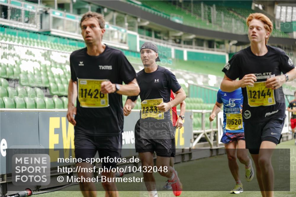 13.09.2026 - 21. swb-Marathon Bremen Michael Burmester http://msf.ph/oto/10432048 13.09.2026 10:23:25 Laufen im Stadion 10235, 10302, 10341, 10441, 10520, 10575, 10592, 10618, 10782, 10926, 11042, 11127, 11143, 11198, 11201, 11227, 11338, 11373, 11426, 11454, 11628, 11713, 11721, 11738, 11779, 11895, 11903, 11944, 12003, 12053, 12144, 12209, 12246, 12339, 12370, 12395, 12404, 12468, 12469, 12477, 12538, 13507, 13513, 13519, 13520, 13535, 13539, 13553, 13556, 13559, 13563, 13566, 13580, 13584, 13586, 13587, 13616, 13641, 13642, 10366, 10475, 11481, 11652, 13530, 13534, 13541 meine-sportfotos.de