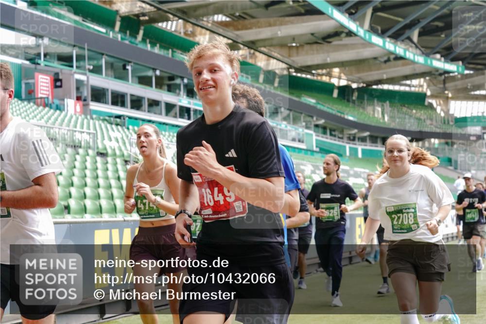 13.09.2026 - 21. swb-Marathon Bremen Michael Burmester http://msf.ph/oto/10432066 13.09.2026 13:04:31 Laufen im Stadion 178, 209, 210, 323, 488, 534, 536, 565, 596, 647, 725, 762, 881, 940, 1014, 1073, 1239, 1307, 1343, 1373, 1456, 1458, 1479, 1627, 1649, 1653, 1656, 1687, 1771, 1780, 1914, 1932, 1941, 2023, 2089, 2126, 2223, 2369, 2430, 2434, 2452, 2602, 2625, 2723, 2742, 2764, 2851, 2867, 2872, 2891, 2910, 2919, 2934, 2957, 2959, 2977, 2985, 3028, 3030, 3135, 3217, 3320, 3343, 3360, 3402, 3419, 3425, 3454, 3460, 3510, 3521, 3579, 3597, 3618, 3796, 3846, 3859, 3909, 242 meine-sportfotos.de