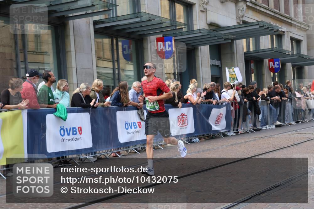 13.09.2026 - 21. swb-Marathon Bremen Strokosch-Dieckow http://msf.ph/oto/10432075 13.09.2026 13:11:45 Ziel 493, 826, 863, 2444, 2447, 2820, 3336, 3703, 4283, 4368, 4698, 5521, 5893, 5940, 6107, 6668, 6739, 7521, 7621, 9398, 13013, 382, 4651, 5585, 6059, 6668, 7109, 8982, 8996, 13055 meine-sportfotos.de