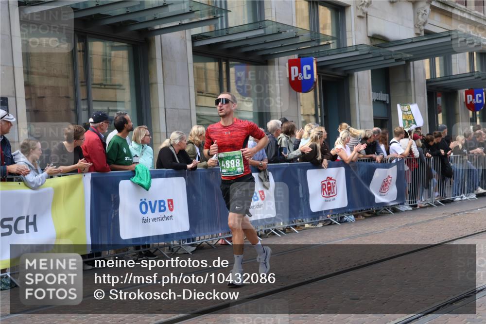 13.09.2026 - 21. swb-Marathon Bremen Strokosch-Dieckow http://msf.ph/oto/10432086 13.09.2026 13:11:46 Ziel 493, 826, 863, 2444, 2447, 2820, 3336, 3703, 4283, 4368, 4698, 5521, 5893, 5940, 6107, 6739, 7521, 7621, 9398, 13013, 382, 826, 4368, 4651, 5585, 6059, 6668, 7109, 8982, 8996, 9398, 13055 meine-sportfotos.de