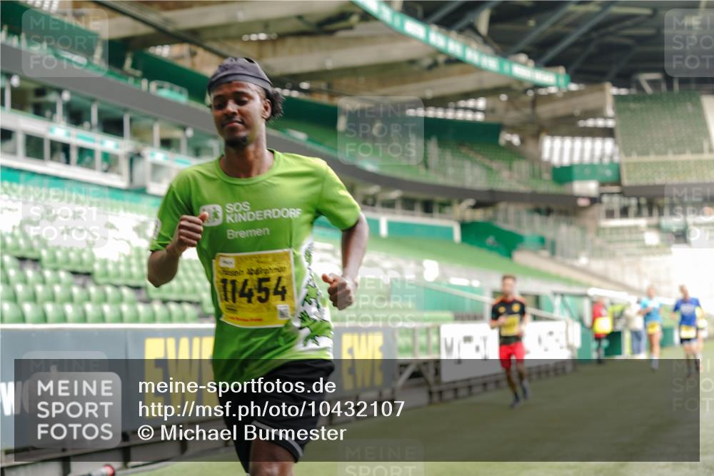13.09.2026 - 21. swb-Marathon Bremen Michael Burmester http://msf.ph/oto/10432107 13.09.2026 10:23:27 Laufen im Stadion 10235, 10302, 10341, 10441, 10520, 10575, 10592, 10618, 10782, 10926, 11042, 11127, 11143, 11198, 11201, 11227, 11338, 11373, 11426, 11454, 11628, 11713, 11721, 11779, 11895, 11903, 11944, 12003, 12053, 12144, 12209, 12246, 12339, 12370, 12395, 12404, 12468, 12469, 12477, 12538, 13507, 13513, 13519, 13520, 13535, 13539, 13553, 13556, 13559, 13563, 13566, 13580, 13584, 13586, 13587, 13616, 13641, 13642, 10366, 10475, 11481, 11652, 13530, 13534, 13541 meine-sportfotos.de