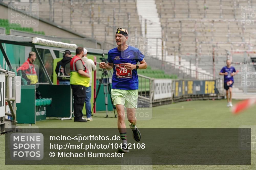 13.09.2026 - 21. swb-Marathon Bremen Michael Burmester http://msf.ph/oto/10432108 13.09.2026 12:28:41 Laufen im Stadion 358, 420, 520, 547, 553, 574, 649, 719, 858, 934, 959, 1161, 1253, 1256, 1352, 1391, 1428, 1525, 1724, 1783, 1917, 2032, 3662, 4264, 149, 447, 814, 968, 1187, 1313, 1544, 1840, 2044, 2143 meine-sportfotos.de