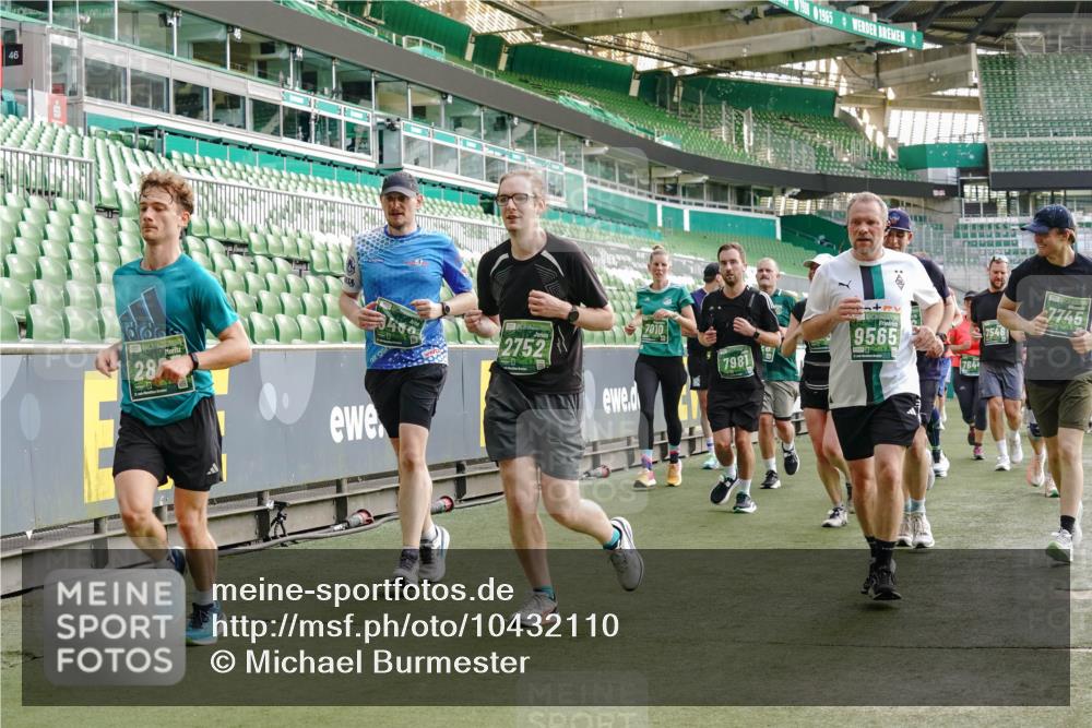 13.09.2026 - 21. swb-Marathon Bremen Michael Burmester http://msf.ph/oto/10432110 13.09.2026 13:29:27 Laufen im Stadion 171, 220, 405, 422, 476, 685, 729, 754, 767, 829, 986, 1079, 1217, 1220, 1242, 1270, 1298, 1325, 1384, 1615, 1633, 1634, 1741, 1777, 1810, 1811, 1886, 1983, 2238, 2263, 2326, 2365, 2436, 2449, 2472, 2546, 2574, 2593, 2615, 2738, 2740, 2743, 2830, 2862, 2868, 2924, 2991, 3020, 3053, 3061, 3129, 3154, 3238, 3274, 3286, 3321, 3361, 3563, 3589, 3594, 3595, 3605, 3678, 3694, 3755, 3758, 3798, 3826, 3853, 3898, 3929, 3953, 3965, 3971, 3987, 4011, 4056, 4108, 4238 meine-sportfotos.de
