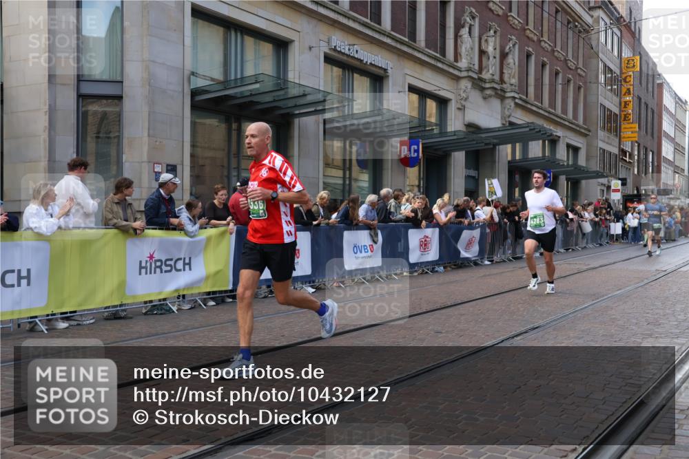 13.09.2026 - 21. swb-Marathon Bremen Strokosch-Dieckow http://msf.ph/oto/10432127 13.09.2026 13:11:48 Ziel 493, 863, 2444, 2447, 2820, 3336, 3362, 3703, 3830, 4283, 4698, 5521, 5893, 5940, 6107, 6739, 7521, 7621, 13013, 382, 826, 4368, 4651, 5585, 6059, 6668, 7109, 8982, 8996, 9398, 13055 meine-sportfotos.de