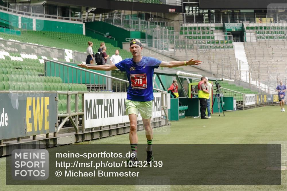13.09.2026 - 21. swb-Marathon Bremen Michael Burmester http://msf.ph/oto/10432139 13.09.2026 12:28:45 Laufen im Stadion 358, 420, 520, 547, 553, 574, 649, 719, 858, 934, 959, 1161, 1253, 1256, 1352, 1391, 1428, 1525, 1724, 1783, 1917, 2032, 3662, 4264, 149, 447, 814, 968, 1187, 1313, 1544, 1840, 2044, 2143 meine-sportfotos.de