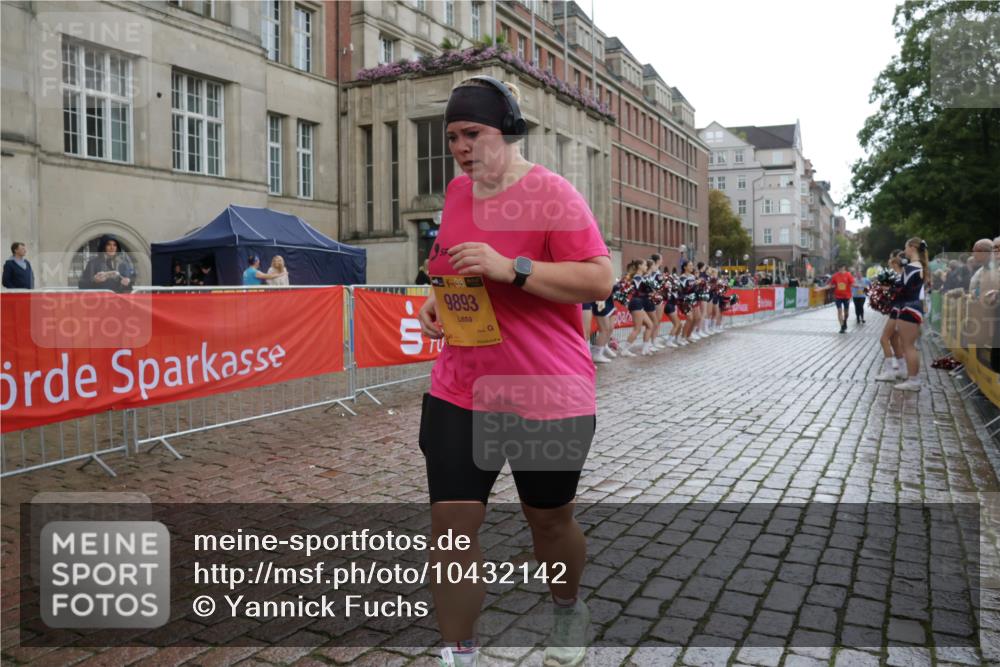 13.09.2026 - Kiel Lauf Yannick Fuchs http://msf.ph/oto/10432142 13.09.2026 11:19:36 Ziel 422, 3505, 4407, 10581, 10951, 4407, 8735, 9103, 9893, 11388, 562, 3854, 4035, 9893, 10057, 11039 meine-sportfotos.de