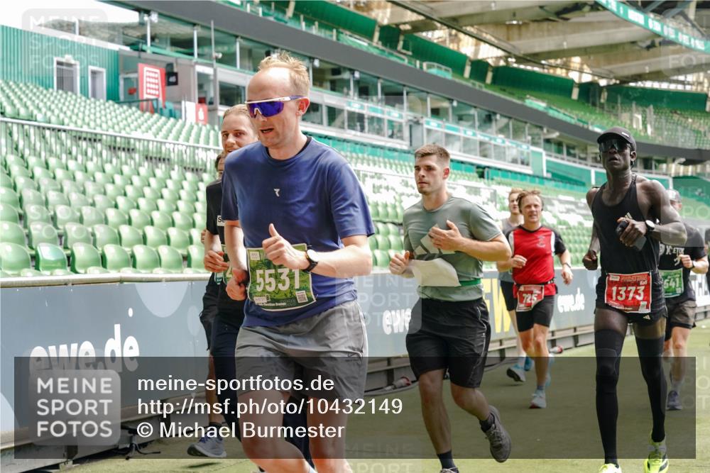 13.09.2026 - 21. swb-Marathon Bremen Michael Burmester http://msf.ph/oto/10432149 13.09.2026 13:04:34 Laufen im Stadion 178, 209, 210, 323, 488, 534, 536, 565, 596, 647, 725, 762, 881, 940, 1014, 1073, 1239, 1243, 1307, 1308, 1343, 1373, 1456, 1458, 1479, 1627, 1649, 1653, 1656, 1687, 1771, 1780, 1914, 1932, 1941, 2023, 2089, 2126, 2223, 2241, 2301, 2369, 2430, 2434, 2452, 2602, 2625, 2723, 2742, 2764, 2851, 2867, 2872, 2891, 2910, 2919, 2934, 2957, 2959, 2977, 2985, 3028, 3030, 3135, 3217, 3278, 3320, 3343, 3360, 3402, 3419, 3425, 3454, 3510, 3521, 3579, 3597, 3618, 3796, 3846, 3859, 3909, 242 meine-sportfotos.de